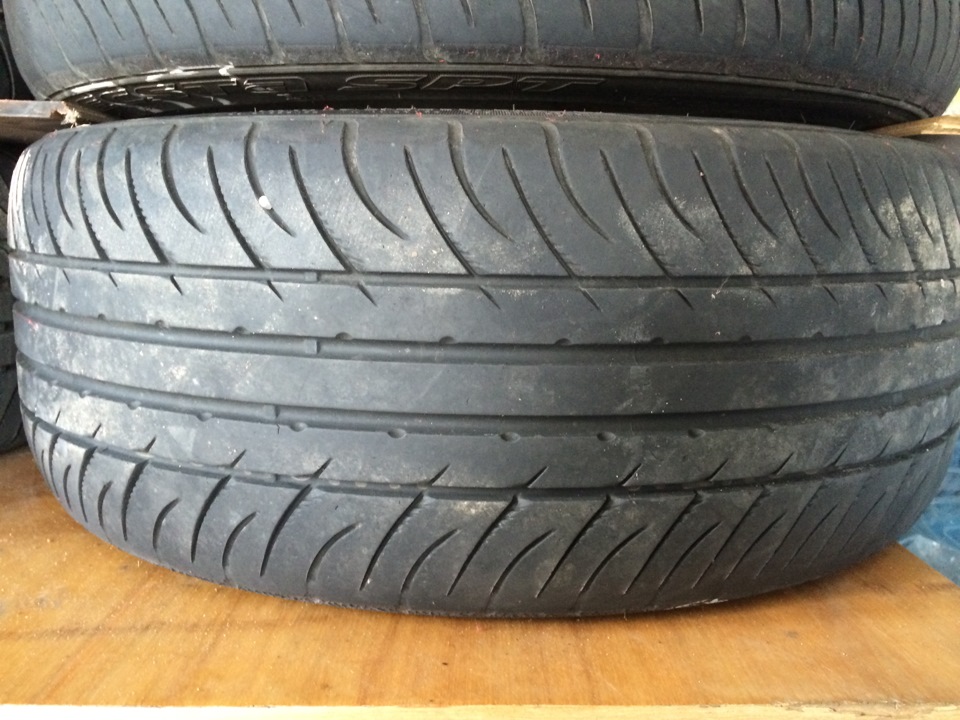Продам R17 5*114,3 ET 55 7,5J + резина 215/45/17 5