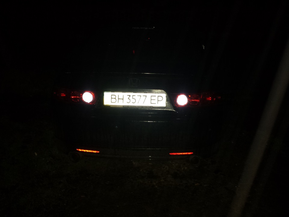 Симетрія ліхтарів заднього ходу. 3