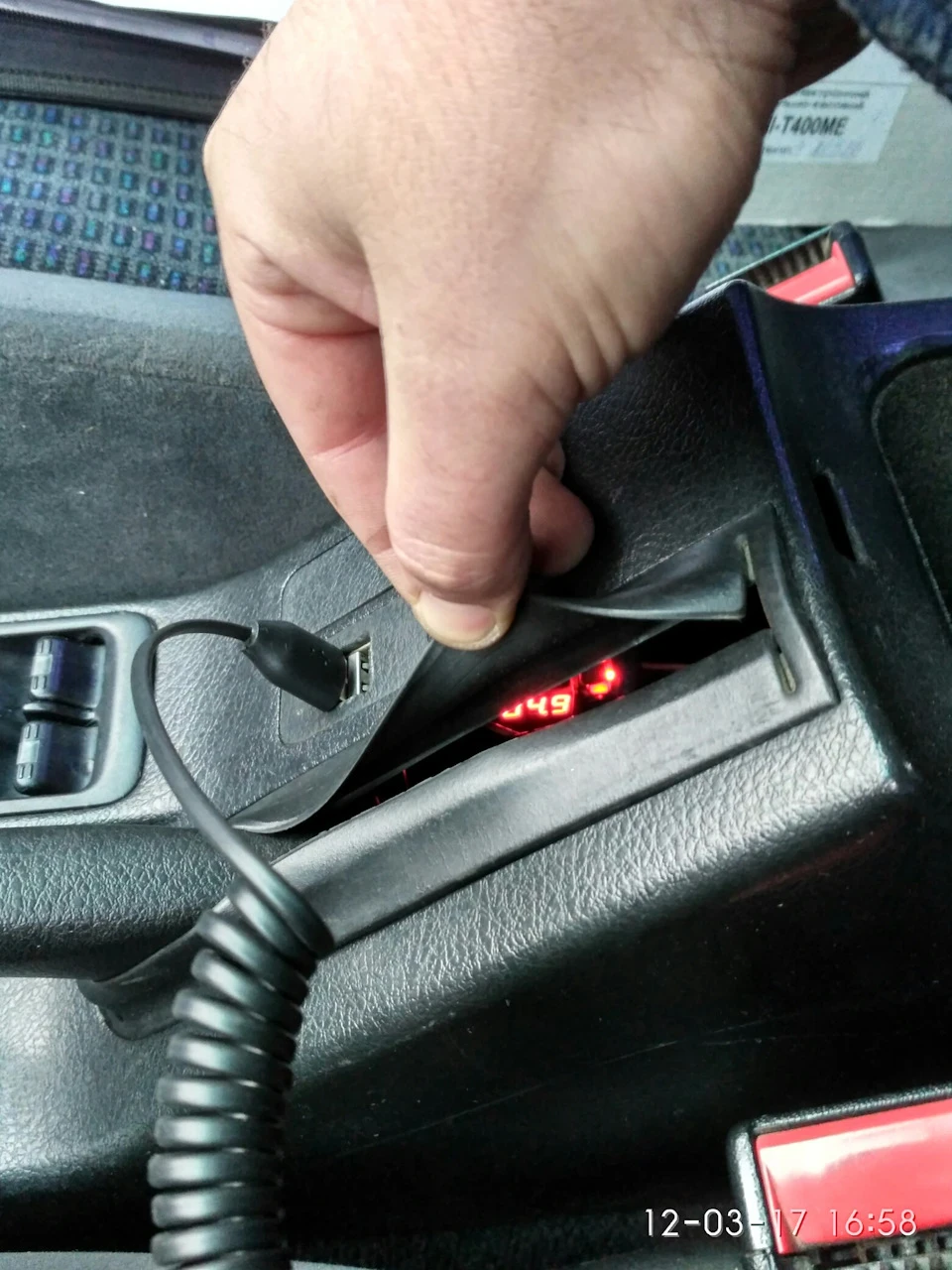 USB в підлокітник