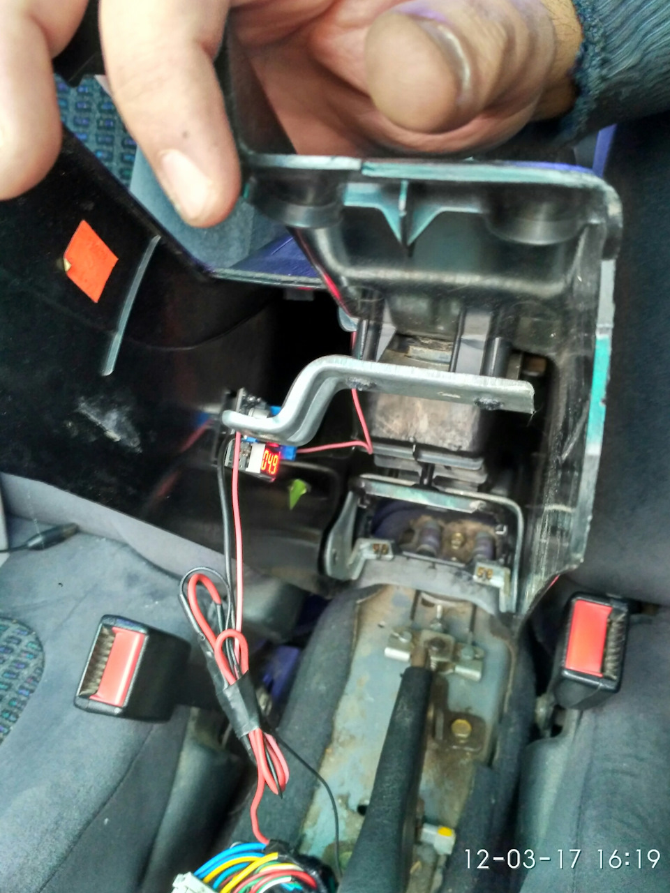 USB в підлокітник 3