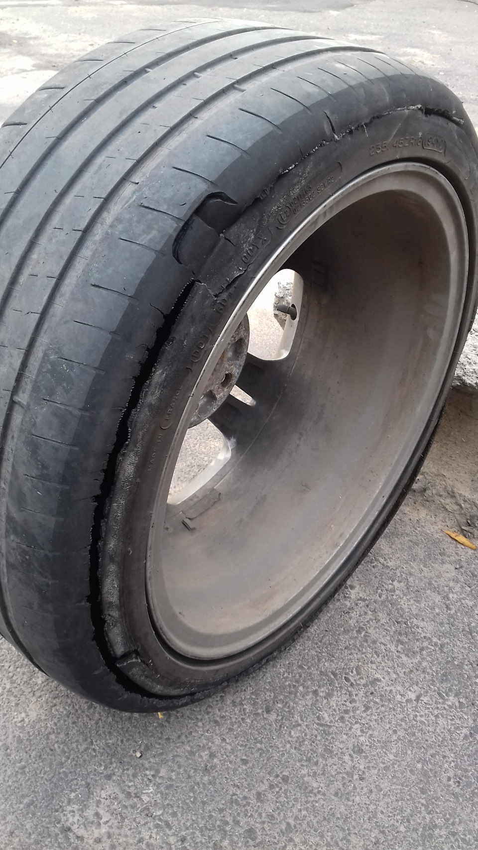 Розірвало балон Michelin Pilot SuperSport 2