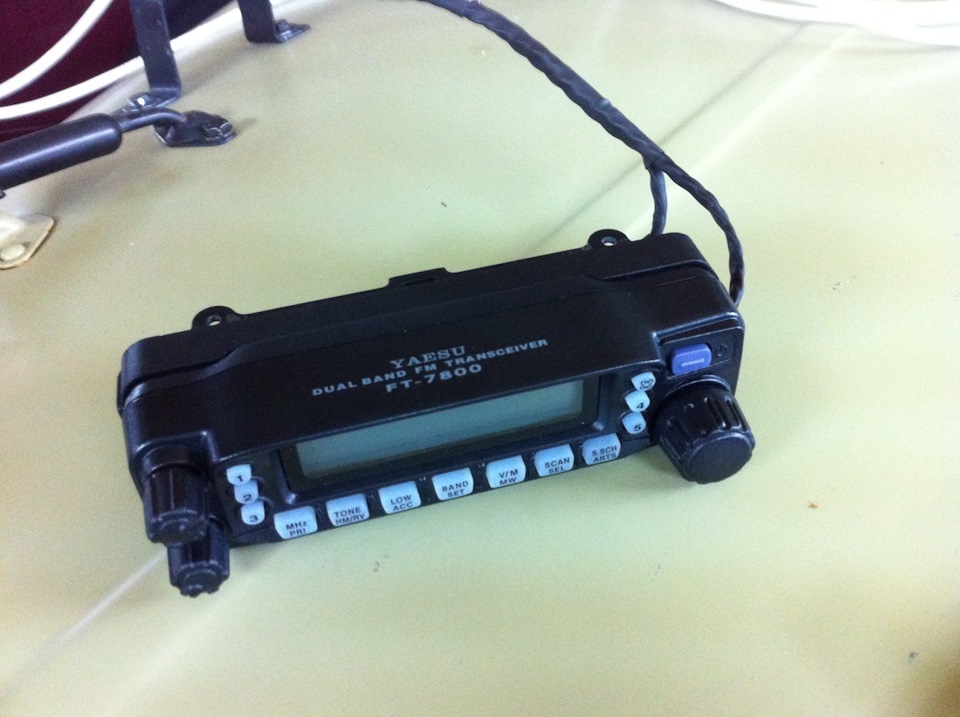 Установка VHF/UHF Yeasu 7800 1