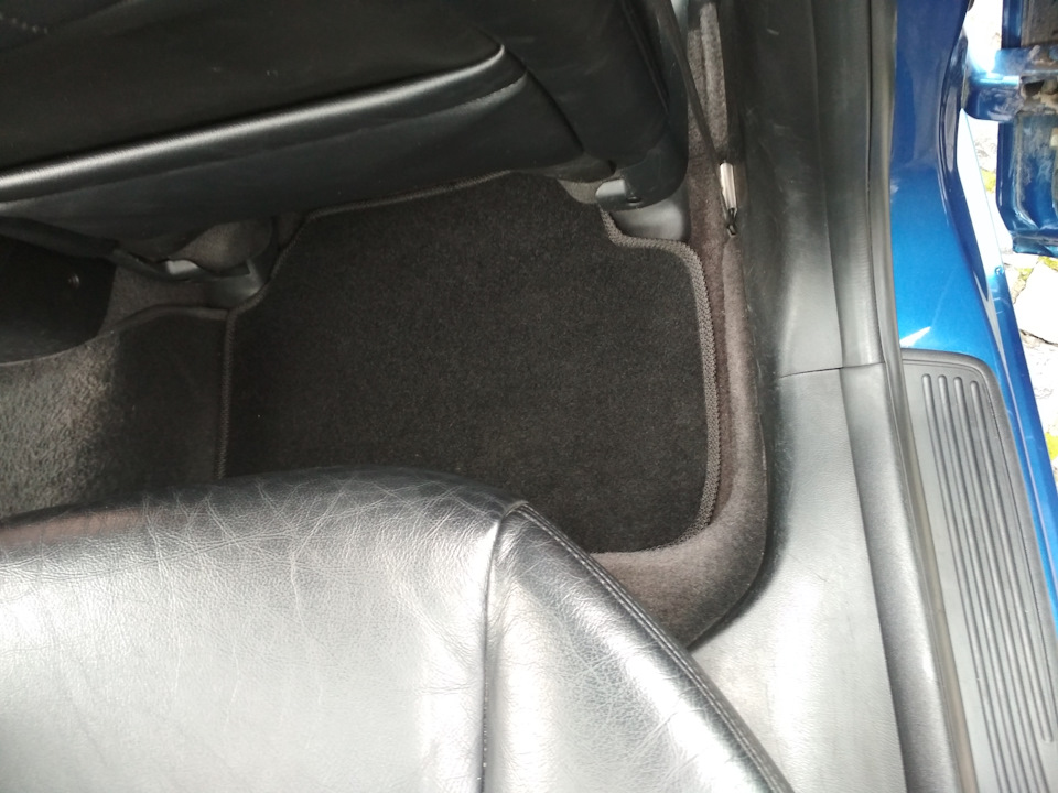Покупка нових автомобільних килимків у салон 2