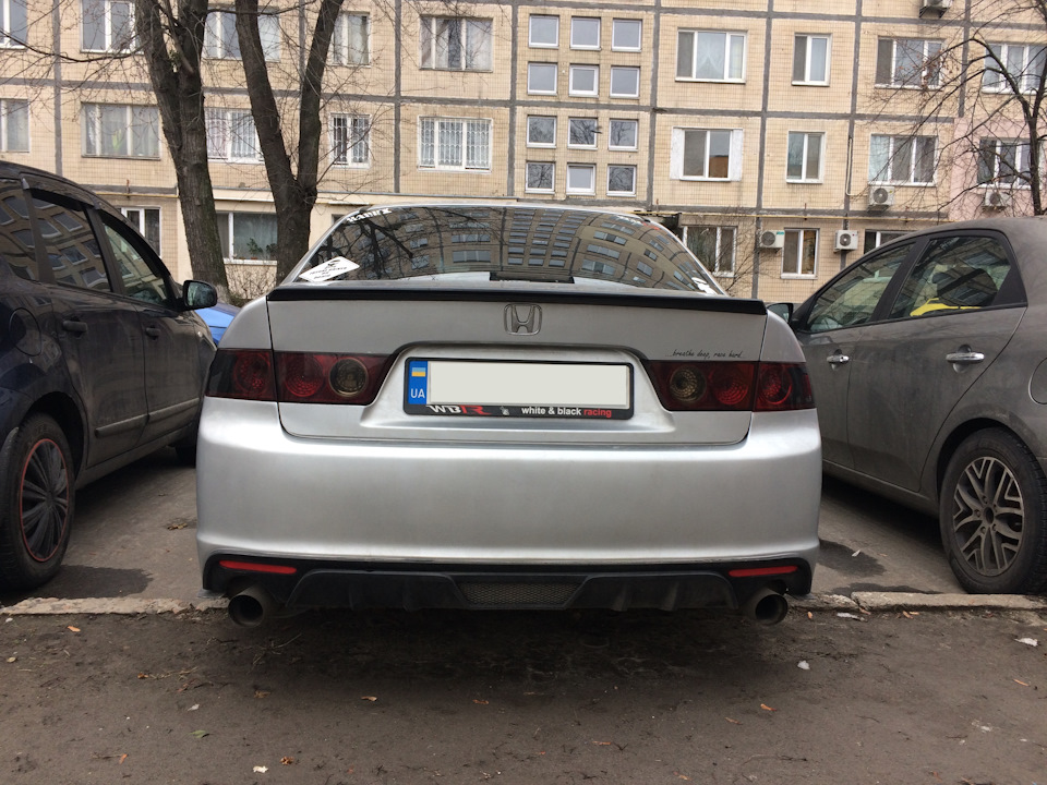 Симетрія задніх ліхтарів 1