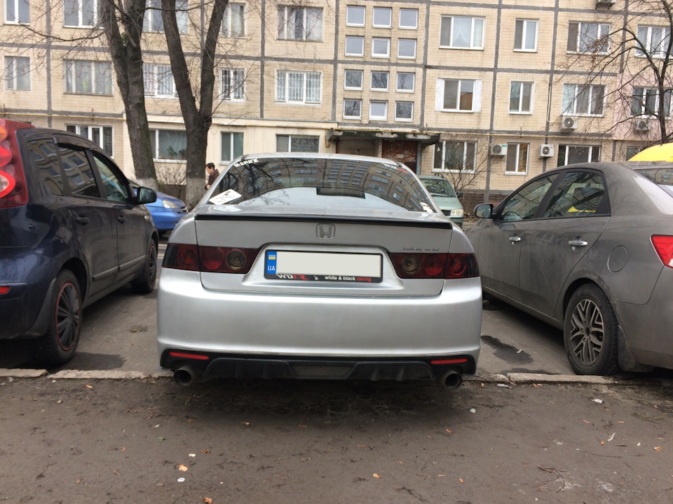 Симетрія задніх ліхтарів 4