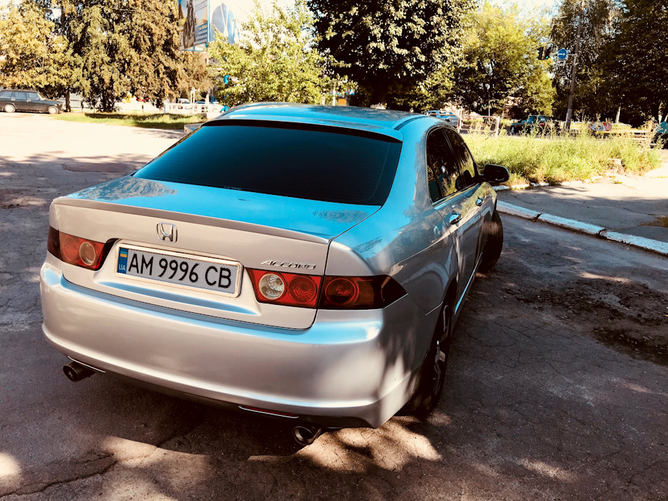 Бленда на заднє скло + лип спойлер 3