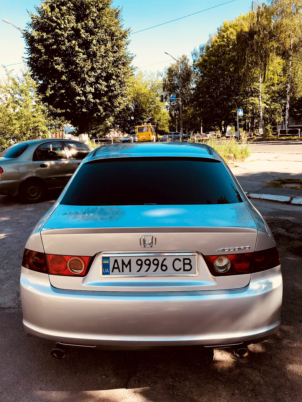Бленда на заднє скло + лип спойлер 5