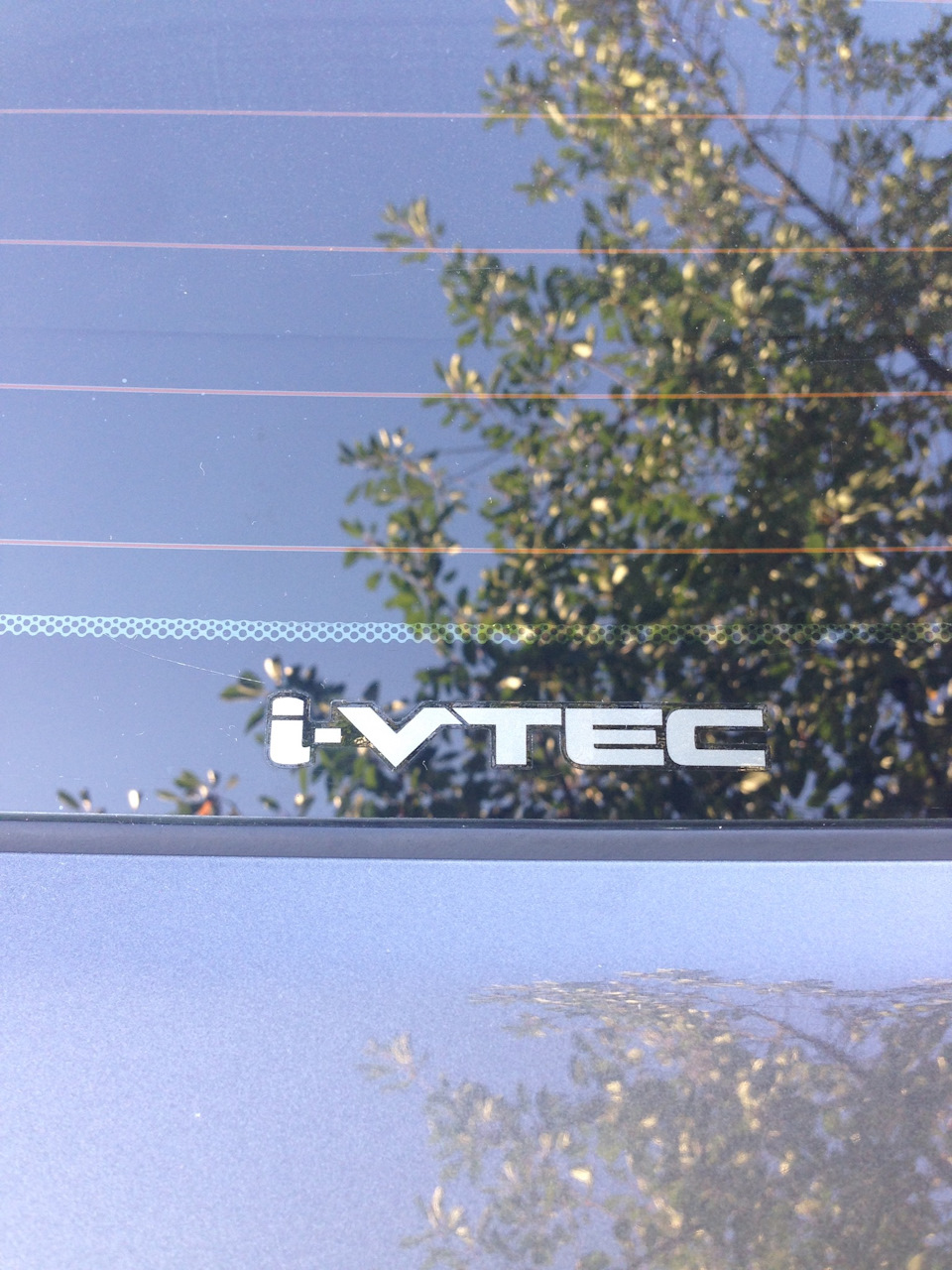 Наліпка i-vtec на заднє скло. 2