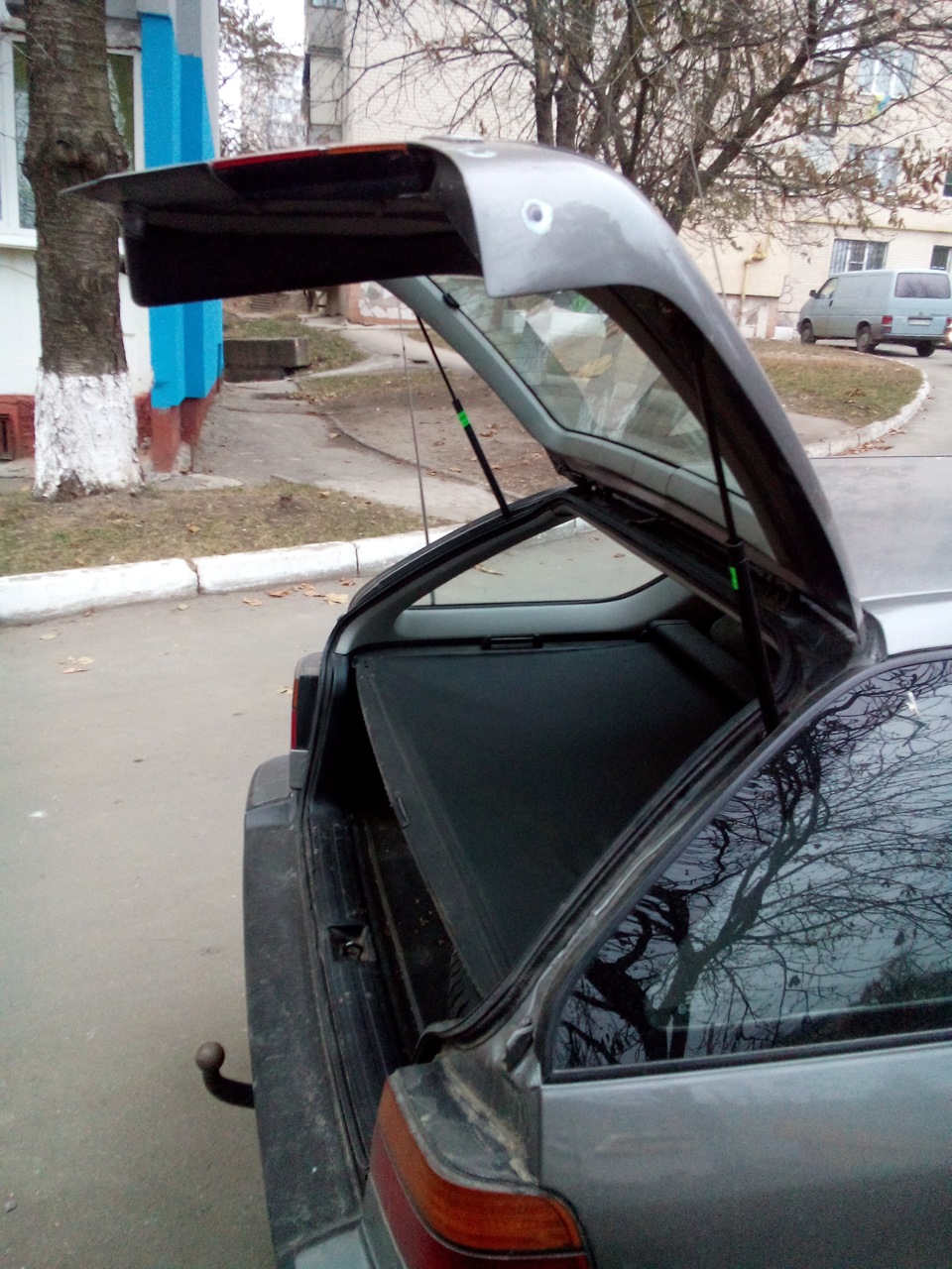 амортизатори багажника 1