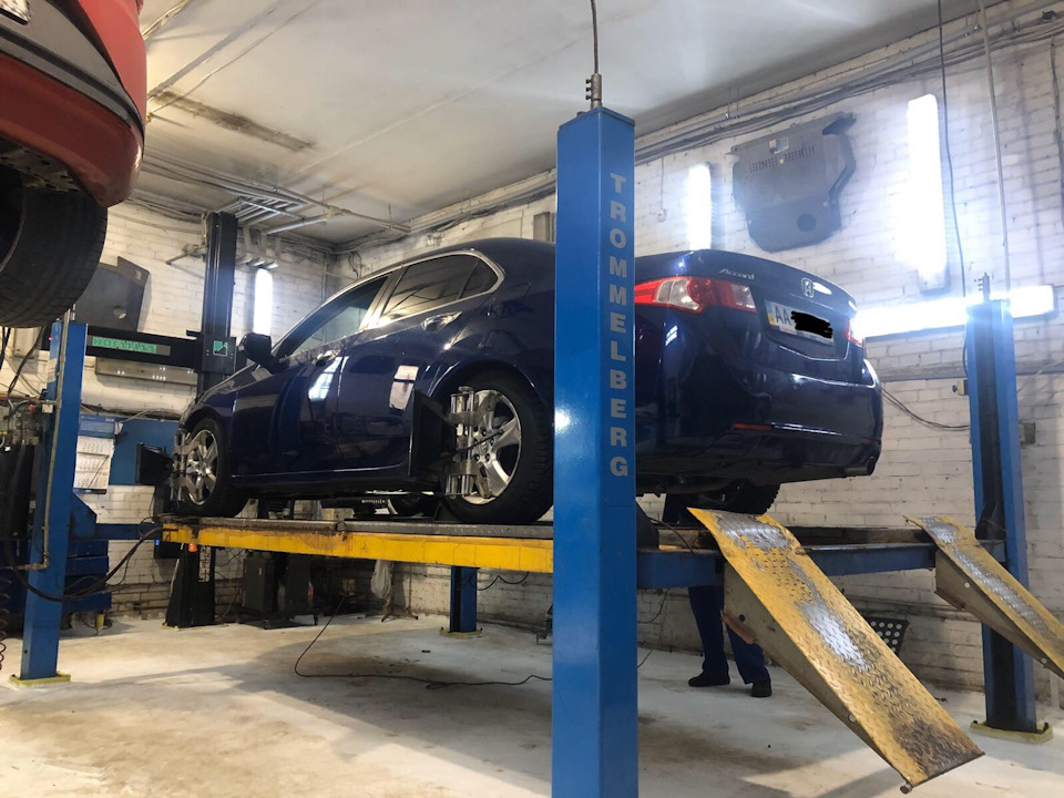 Пружини, що просів, розвал сходження чи виставлять зад Honda Accord 8 1