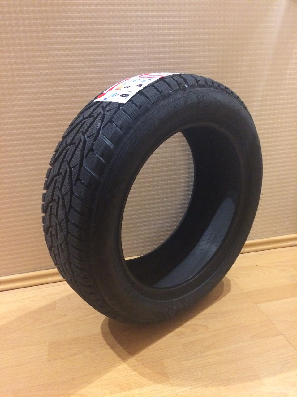 TIGAR WINTER 215/55 R17 98V індекс борту XL 3