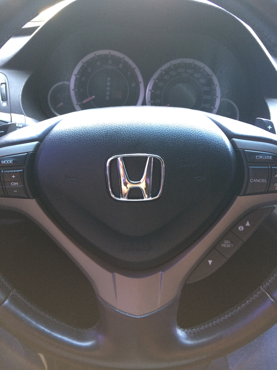 Встановлення емблеми (логотип, знак) на кермо Honda Accord CU1. Частина 2. 4