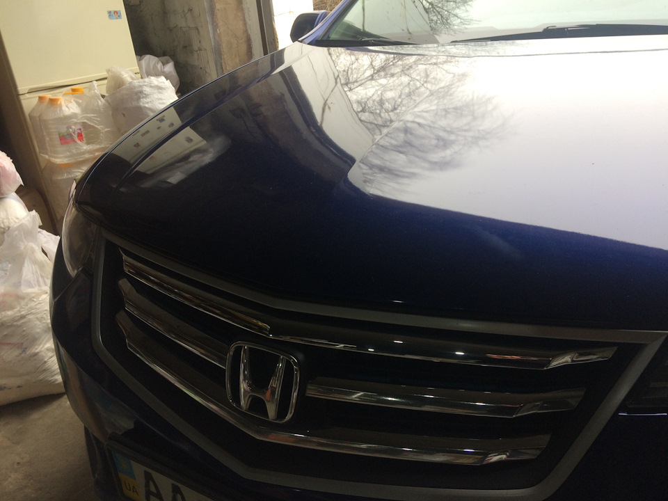 Встановлення верхнього молдингу решітки радіатора Honda Accord 8 5