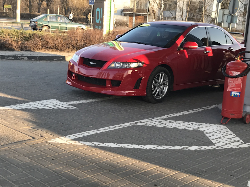 Нарешті бампер на місці 1