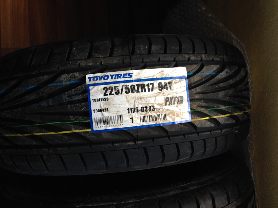 Літні шини Toyo T1R 225/50R17 2