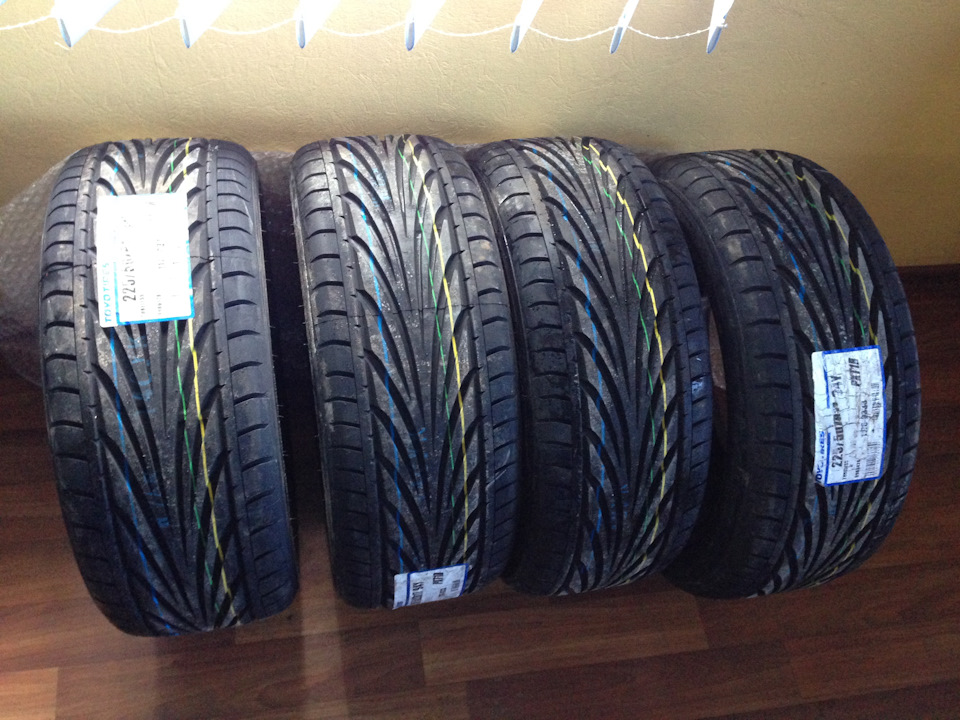 Літні шини Toyo T1R 225/50R17 1