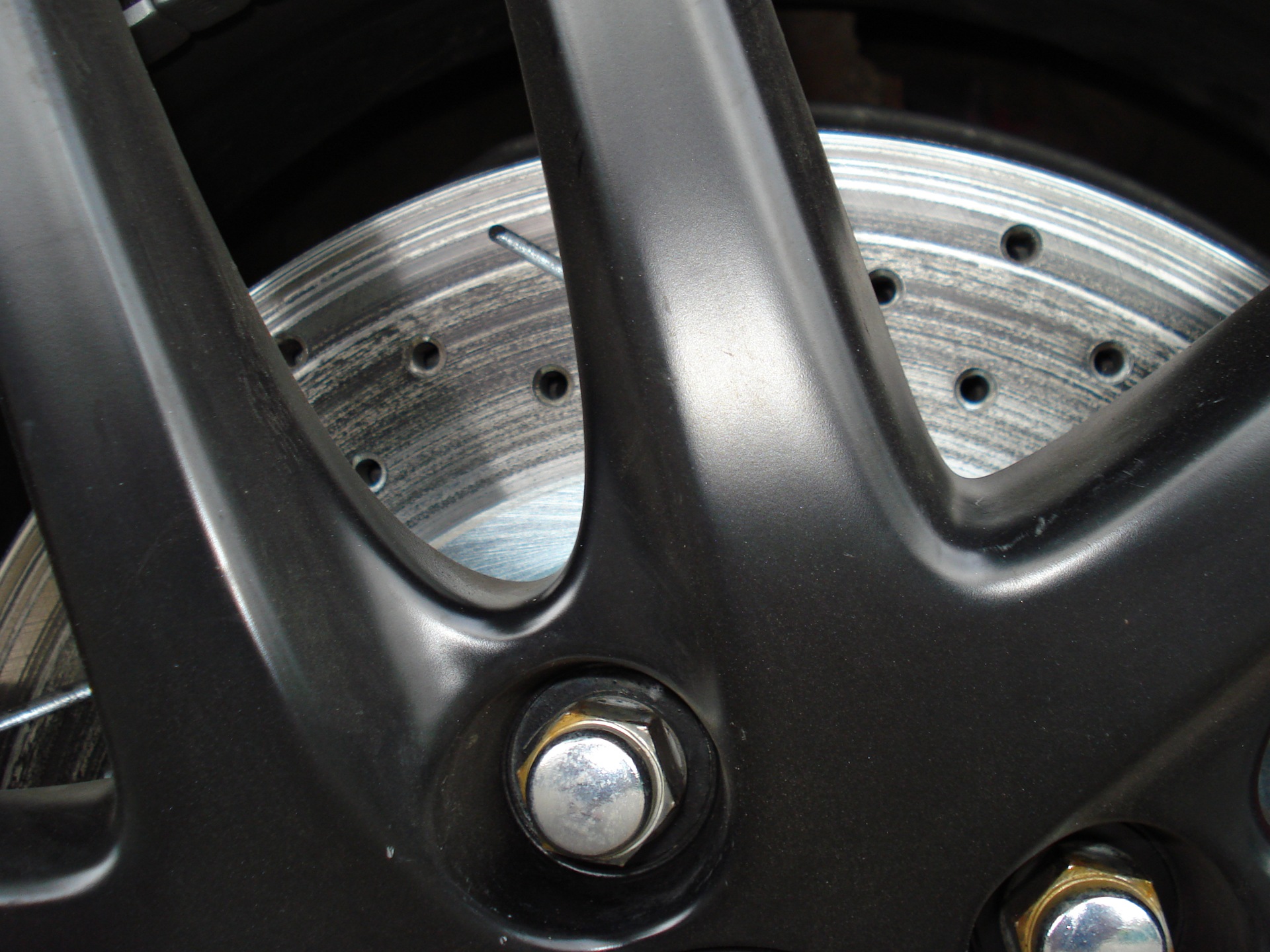Перфорація Brembo та Supep Blue Racing… 3