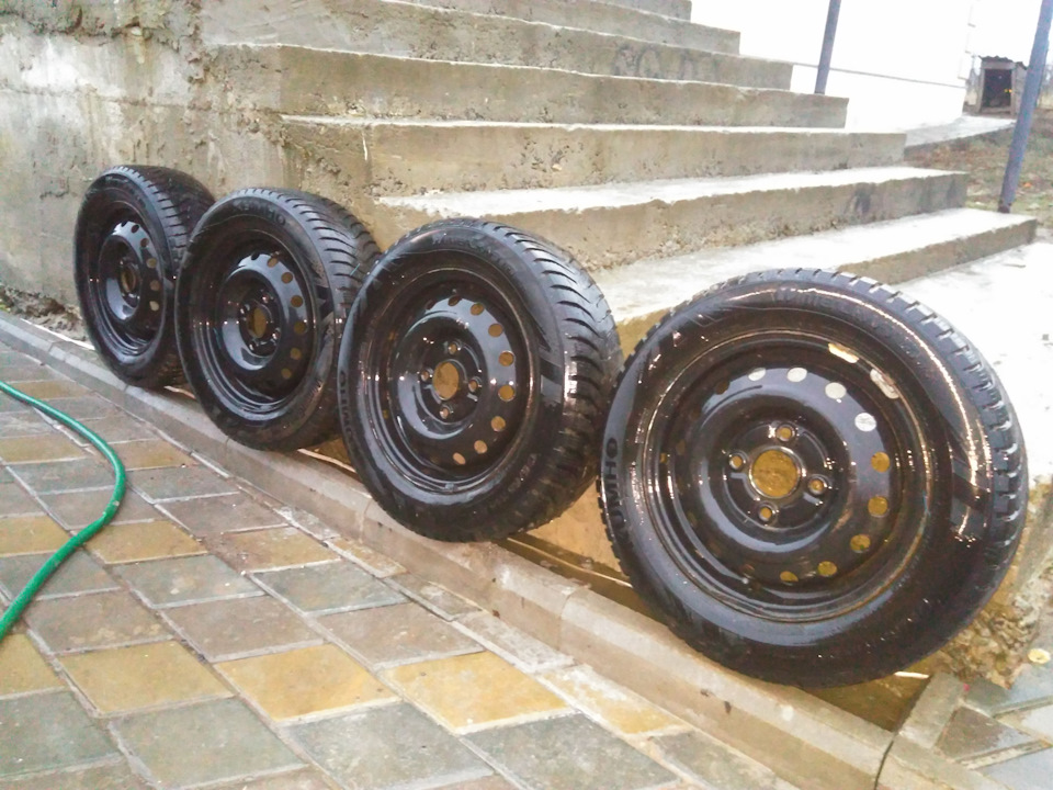 Продам зимову гуму kumho 175/65/14 3