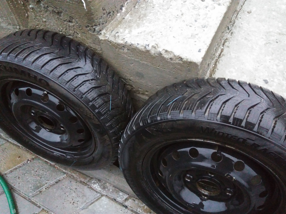 Продам зимову гуму kumho 175/65/14 2