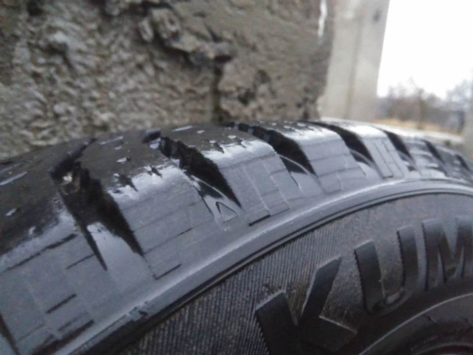 Продам зимову гуму kumho 175/65/14