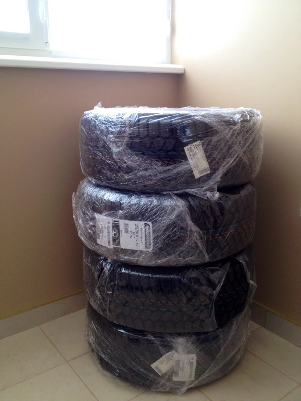 Continental Conti Ice Contact 225/50 R17