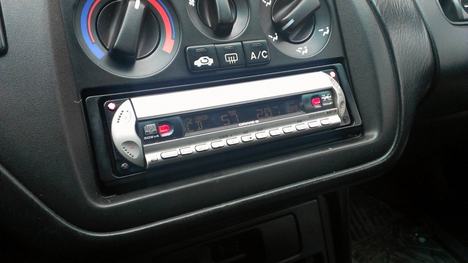 Pioneer MVH 1400 UB 1