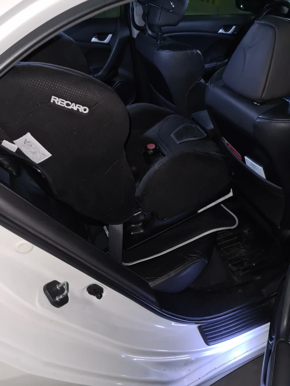 Ківш для майбутнього пілота -Автокрісло Recaro