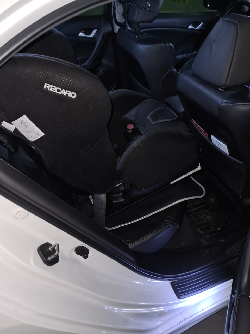 Ківш для майбутнього пілота -Автокрісло Recaro 1