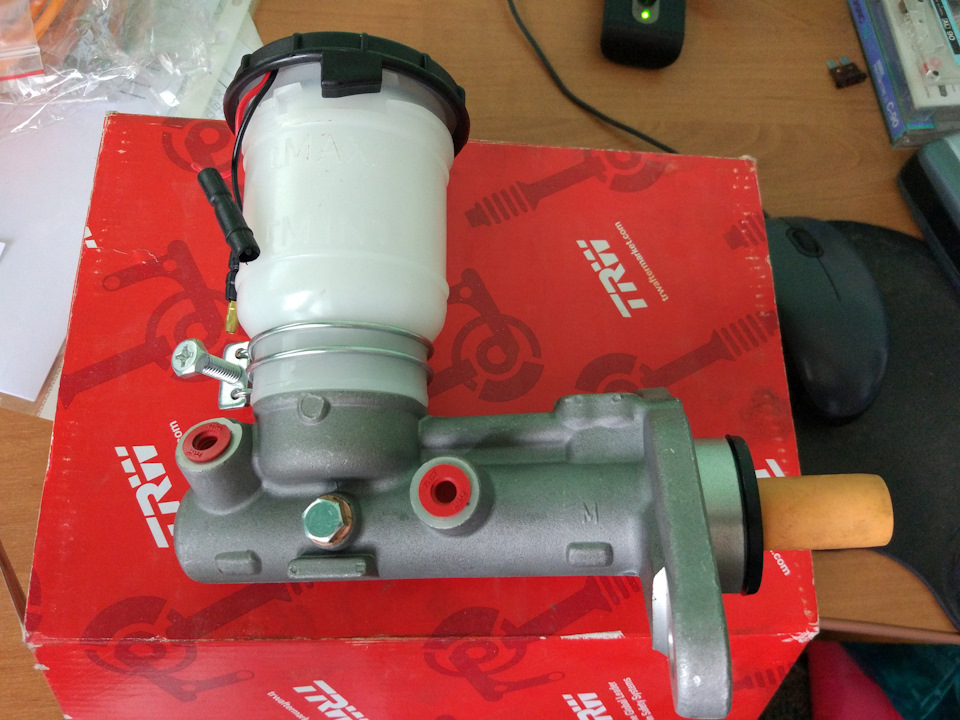 Заміна ГТЦ (TRW PMF343) та прокачування гальмівної системи (Bosch DOT4) 5