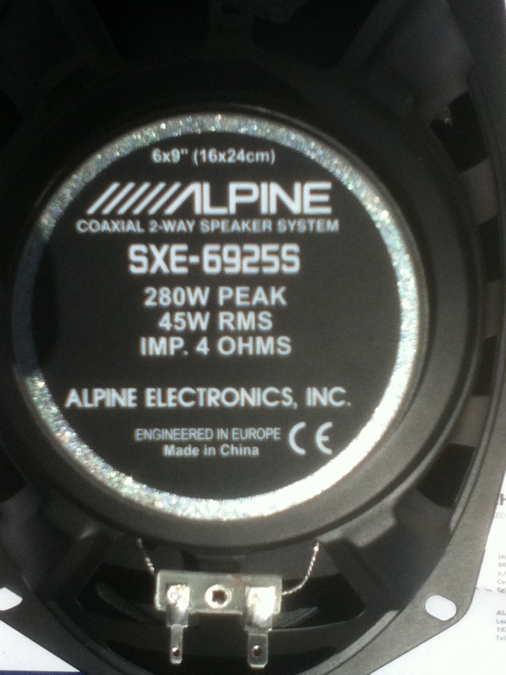 Заміна задніх динаміків. Стік Peoneer(15W RMS, аж смішно) на /////Alpine(45W, не так смішно) 5