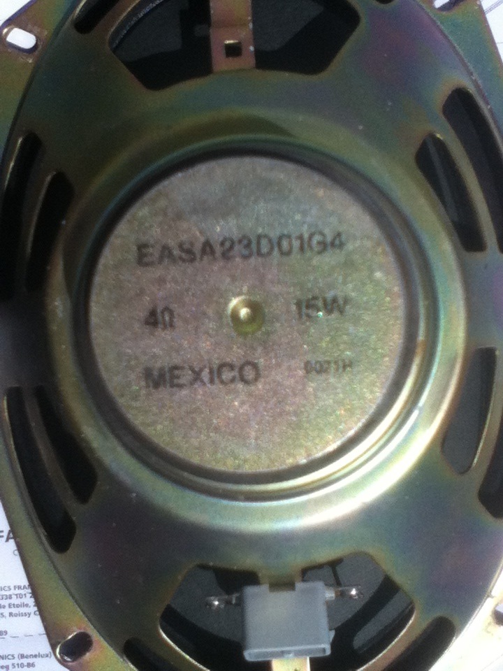 Заміна задніх динаміків. Стік Peoneer(15W RMS, аж смішно) на /////Alpine(45W, не так смішно) 4