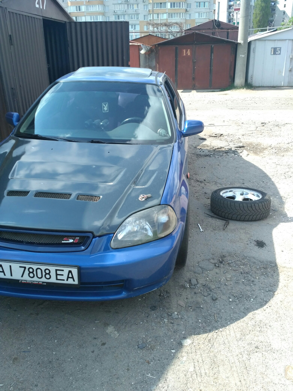Advan racing R16 5
