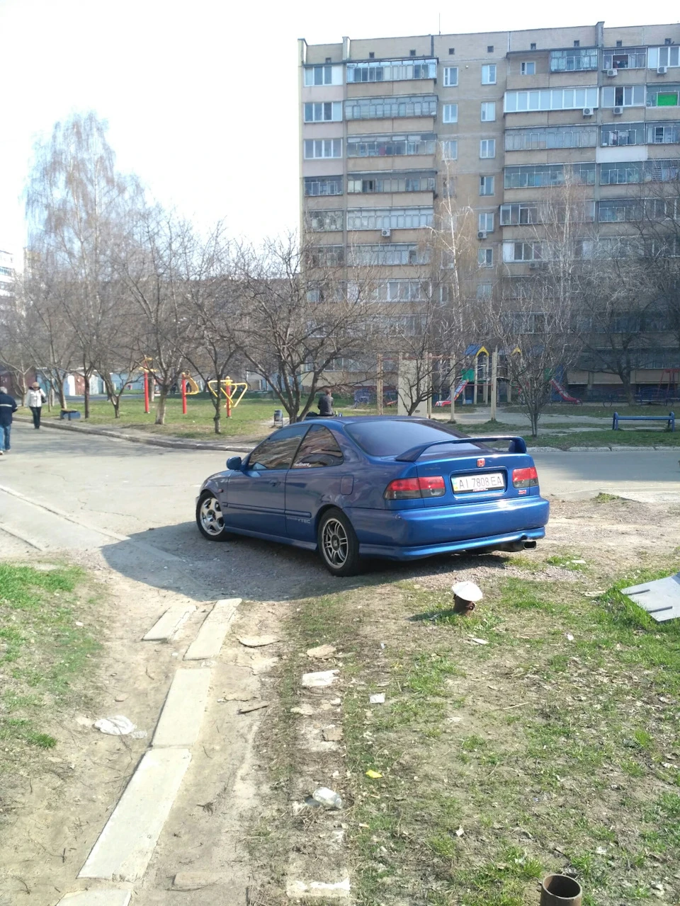 Usdm у кришку багажника.