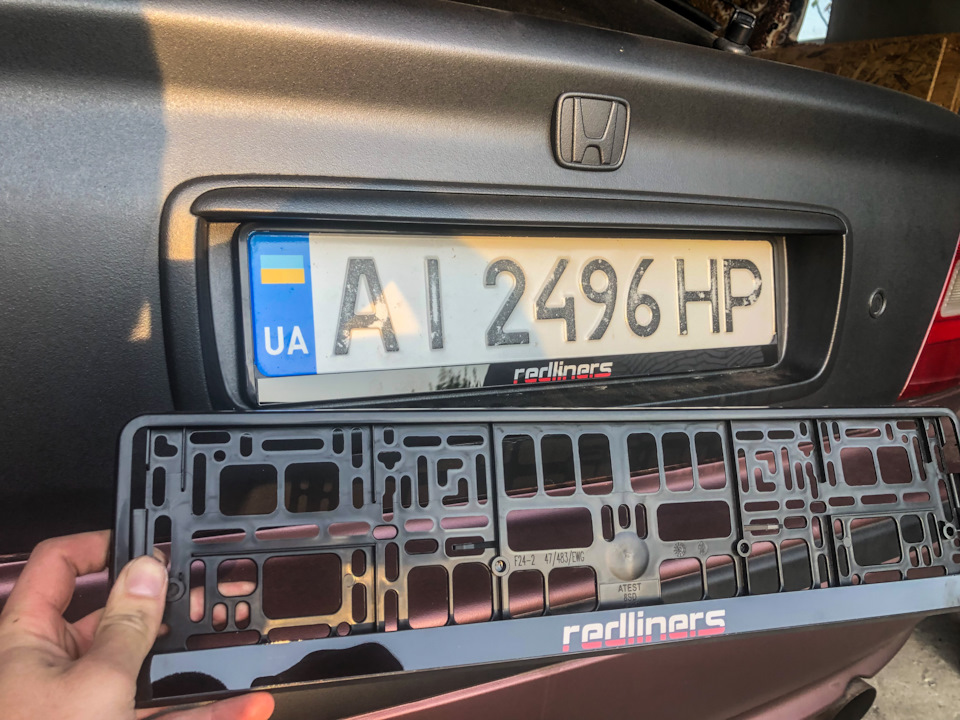 90. Номерні рамки Redliners 1