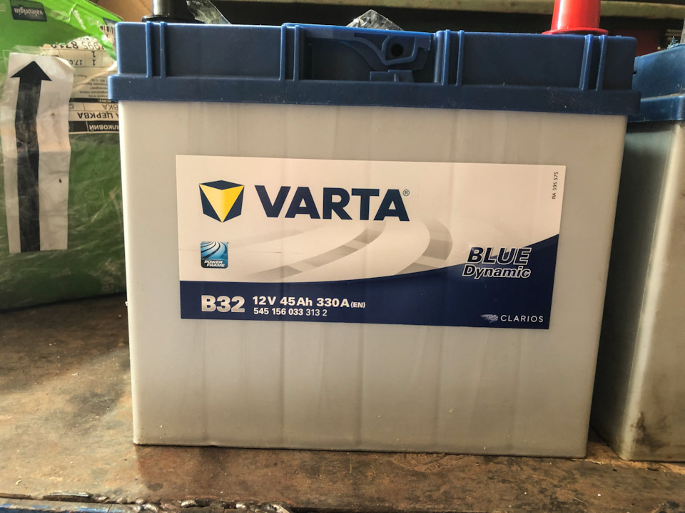 92. Новий АКБ Varta B32 3