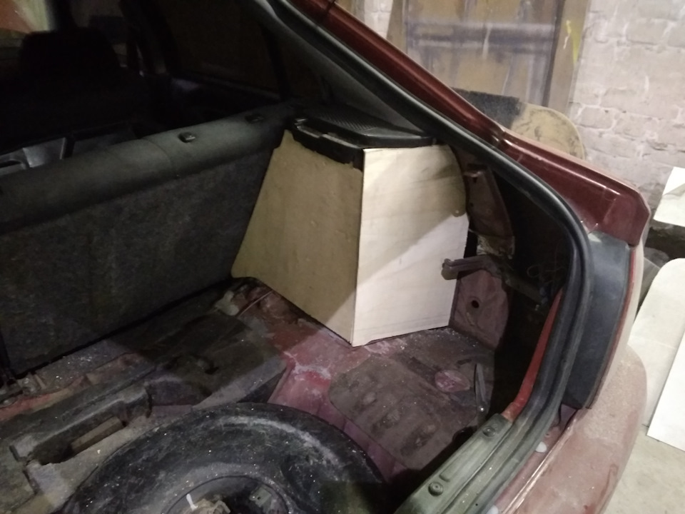 Обшив задні динаміки 3