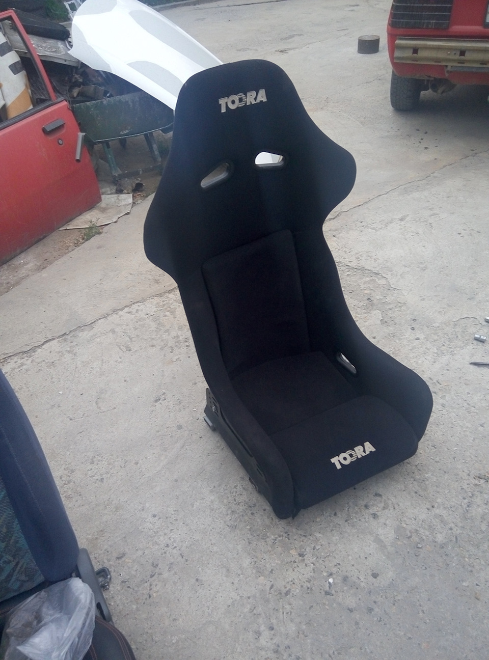 Встановлення ковша TOORA 1