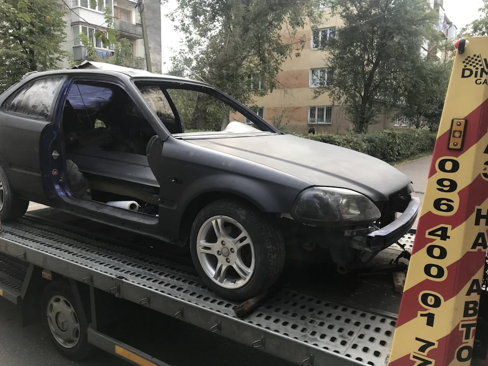 Поїхала моя мала на фарбування