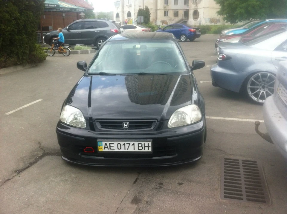 Продам бампер, губа, крила, фари