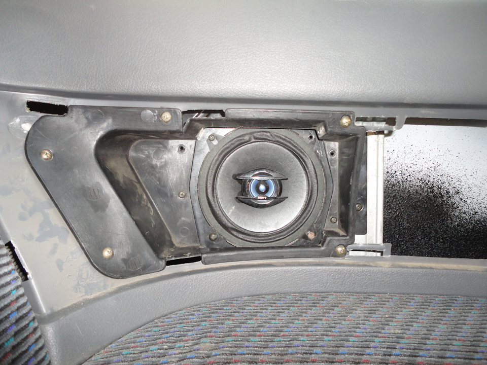 Додаємо трохи музики або REAR SPEAKER COVERS GRILL 2