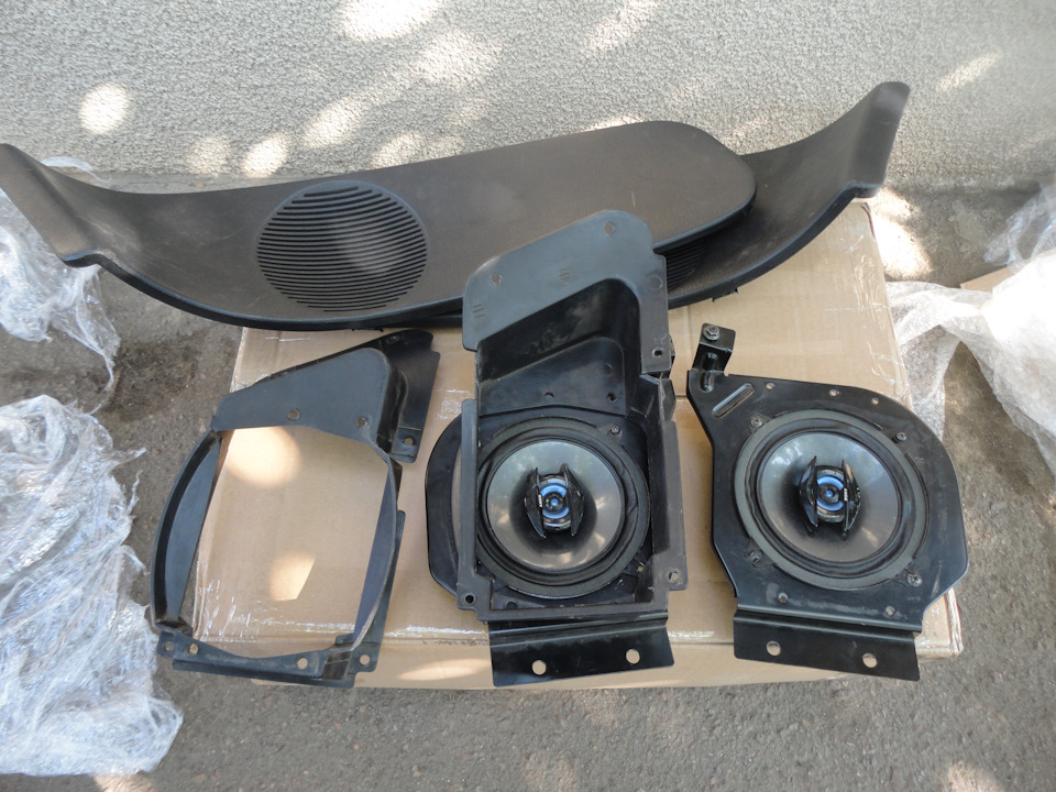 Додаємо трохи музики або REAR SPEAKER COVERS GRILL 1
