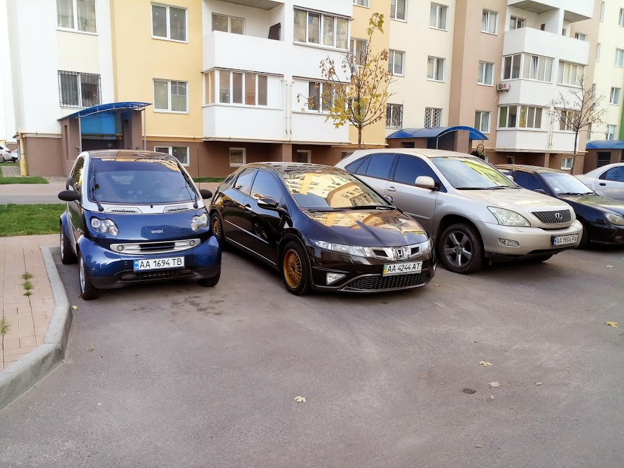 Взувся в зимові черевики 1