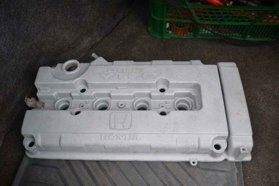 кришка клапанів В16