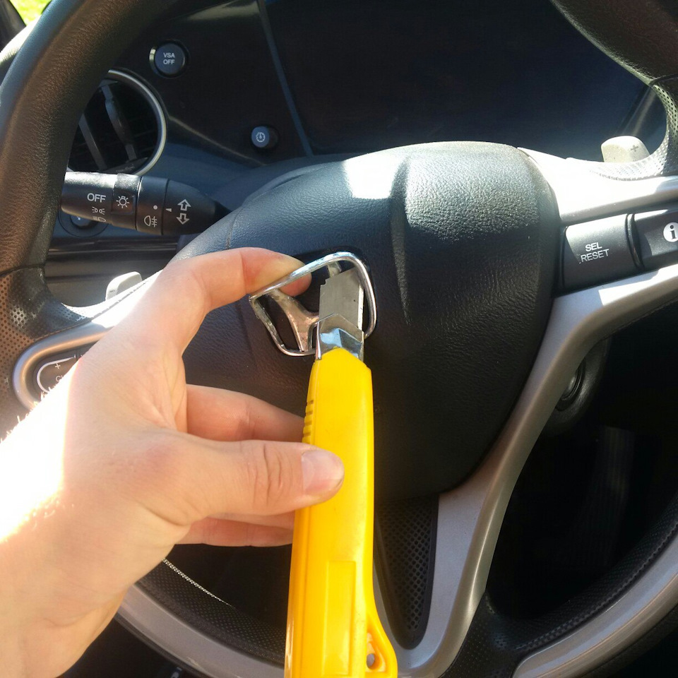 Заміна затертого значка Honda 3