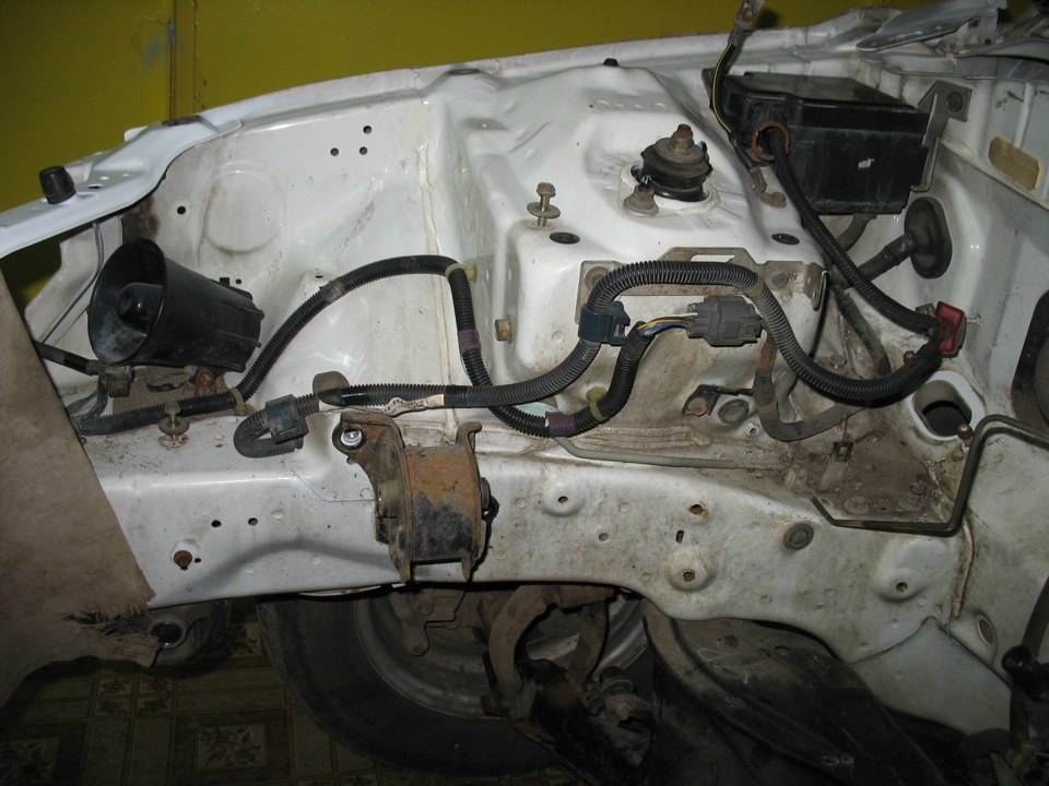 2011-09 - SWAP - Моторний відсік 3