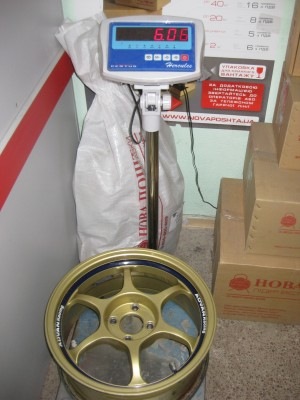 Advan Racing R16 2
