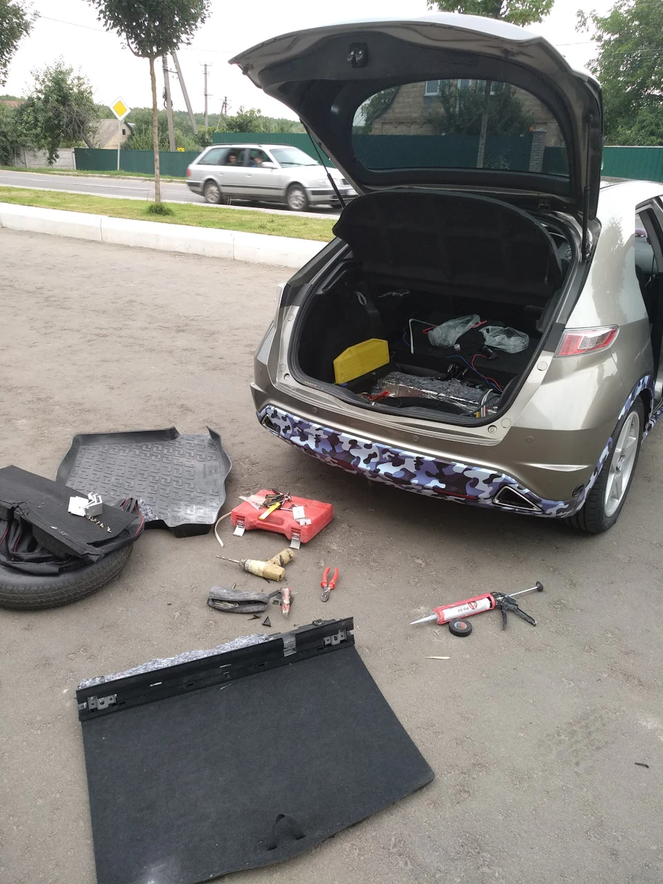 Нормальна підлога в багажник