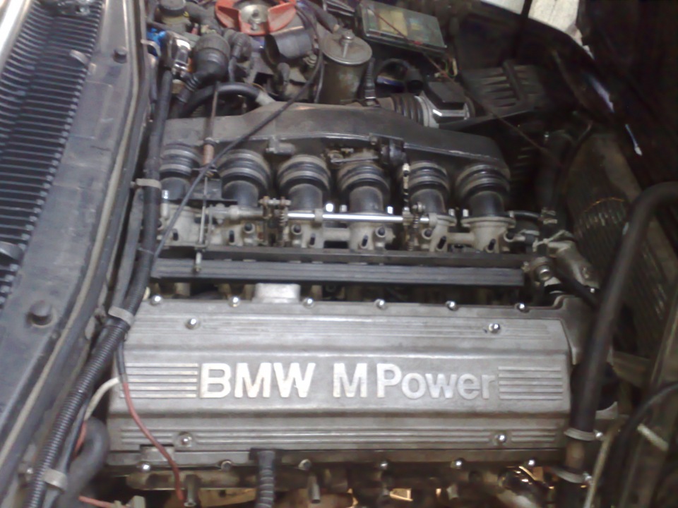 Випуск на bmw 7 m 1