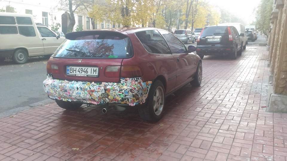 Заміна битого бампера поки на такий у стікерах))) 2