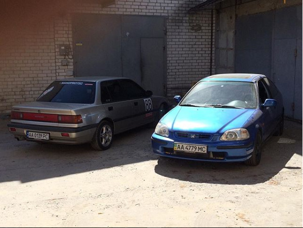 Дуже багато і відразу. 2